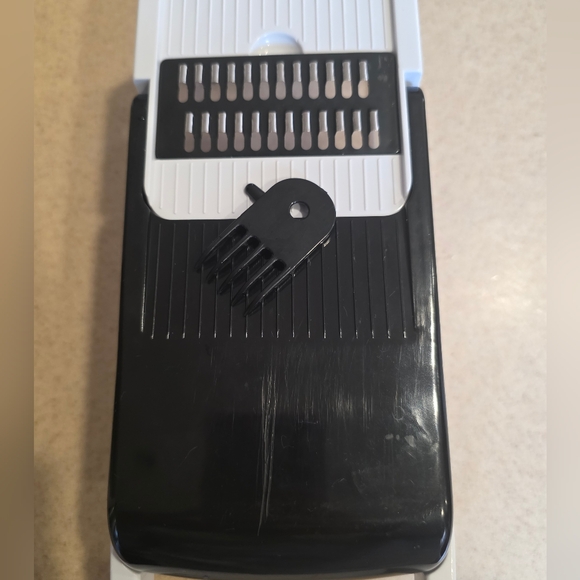 Multi-Functional Vegetable Chopper - Picture 5 of 6